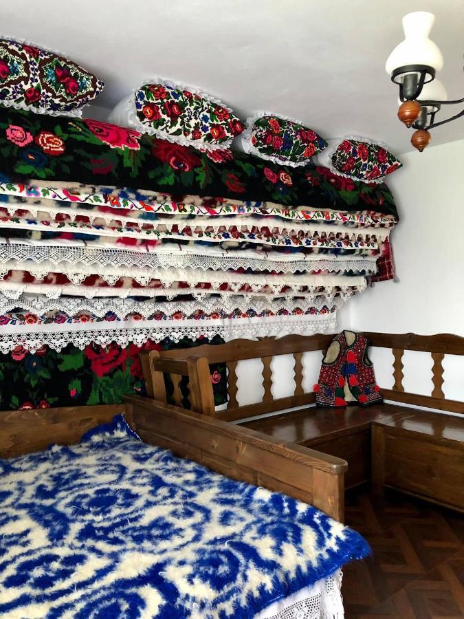 Отель Conacul Lupilor Satu Sugatag Экстерьер фото